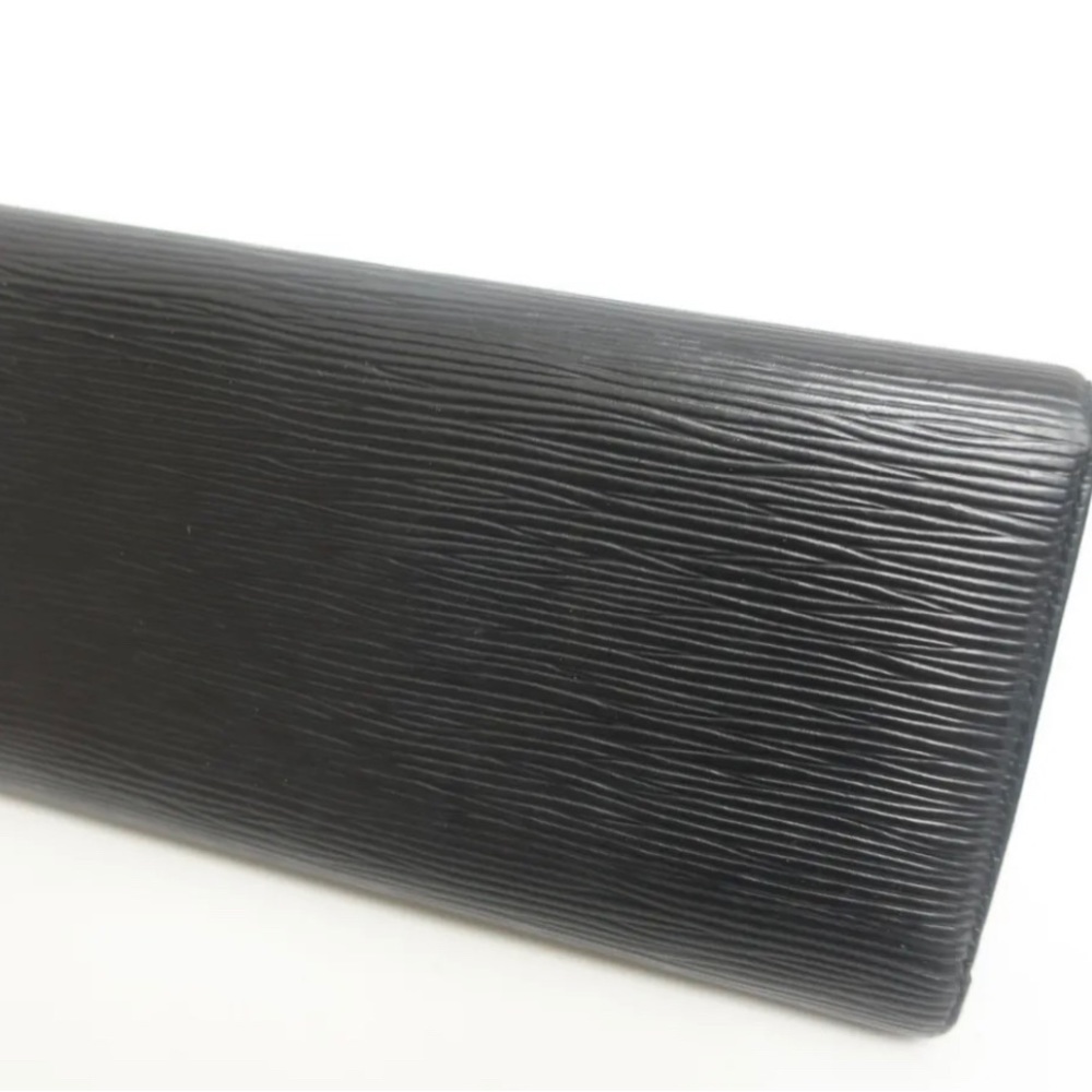 LV wallet along with code Epi black with logo on bottom right corner. . - Picture 4 of 10